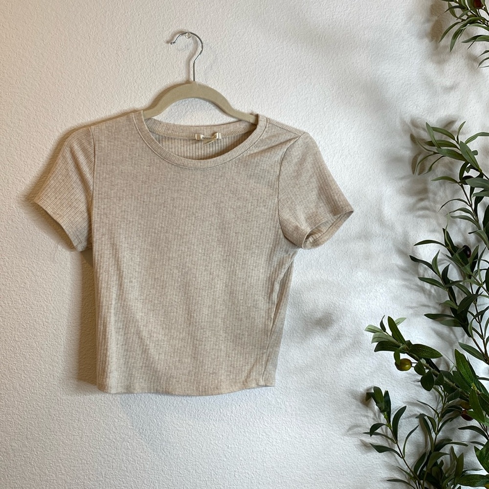 Beige crop tee large